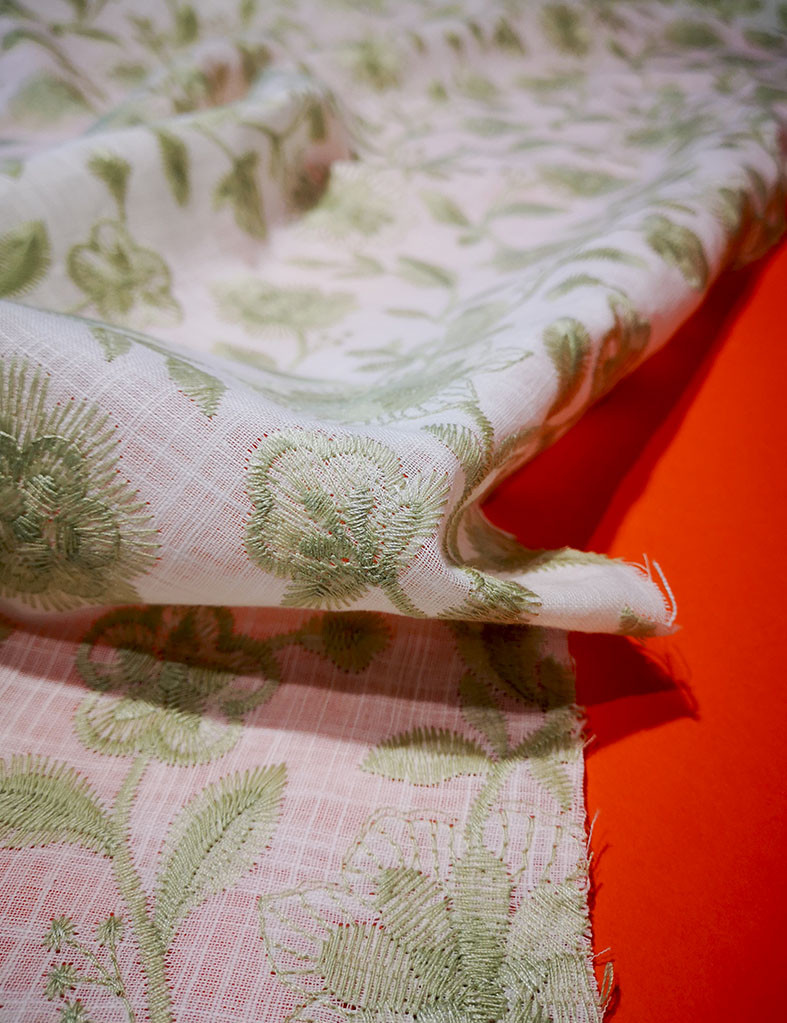 Katinka 22 Tissu BrodÉ Broderie Fleurs Pic5