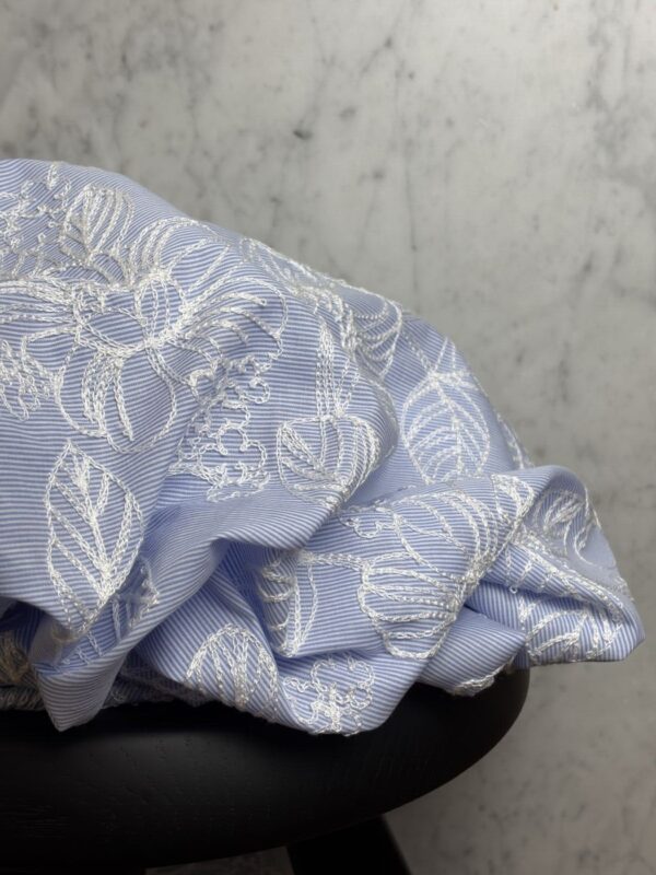 Tissu broderie anglaise coton rayé bleu ciel et blanc - Luce
