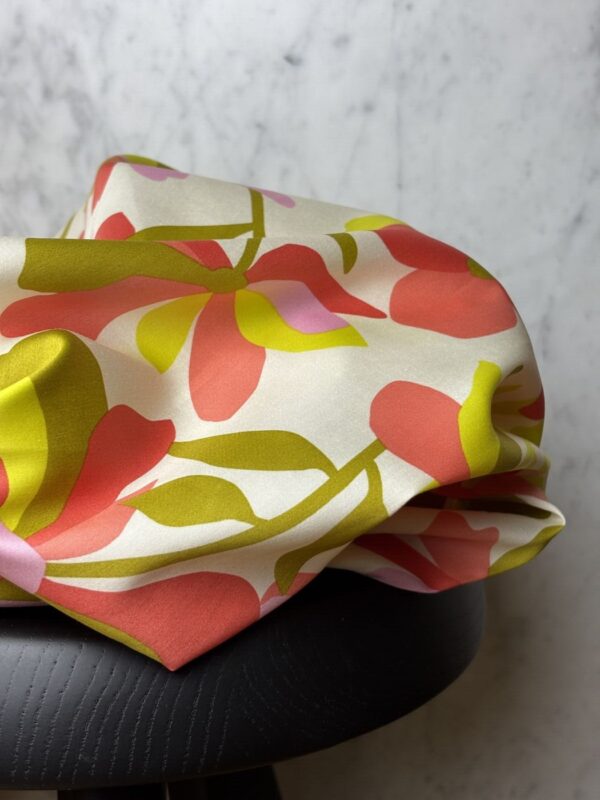 Tissu imprimé Nerida Hansen satin de coton fond blanc - Ava