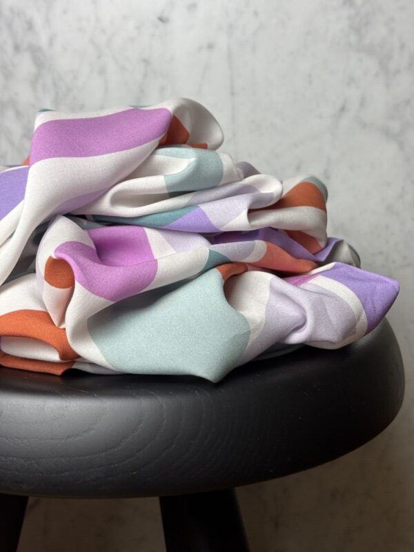 Tissu imprimé Nerida Hansen - viscose LENZING™ ECOVERO™  - Off White turquoise - Mila