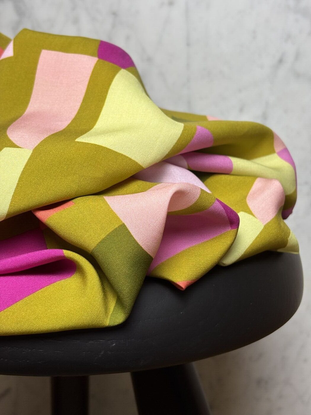 Tissu imprimé Nerida Hansen - viscose LENZING™ ECOVERO™ - Moss Green - Mila