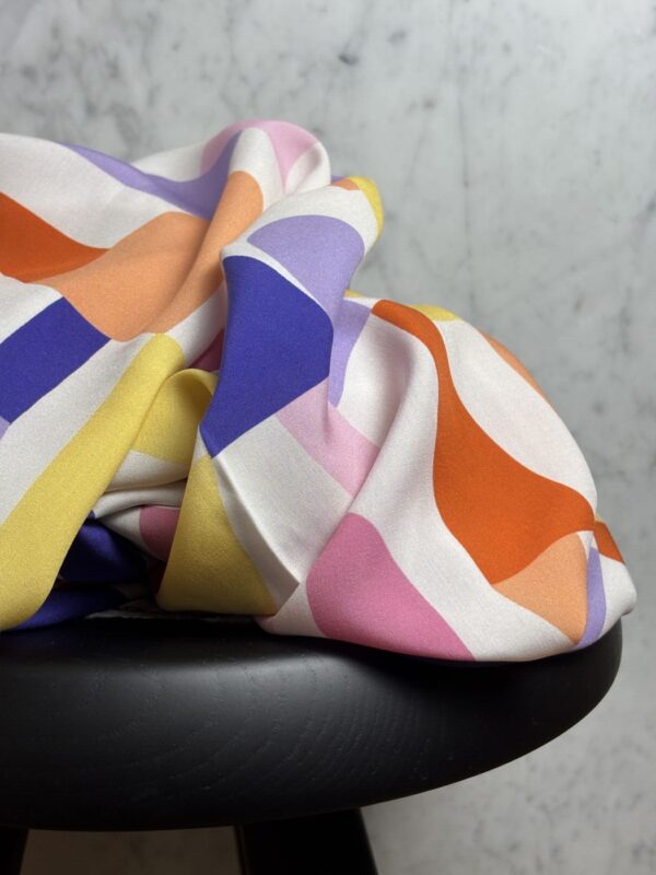 Tissu imprimé Nerida Hansen - viscose LENZING™ ECOVERO™ - Off White jaune - Mila