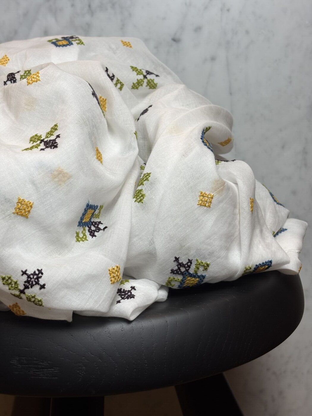 Tissu voile de coton brodé motif aztèque - Ikal