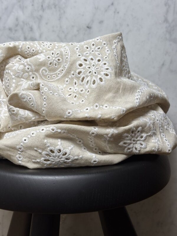 Tissu broderie anglaise lin coton motif rosaces - beige - Martha