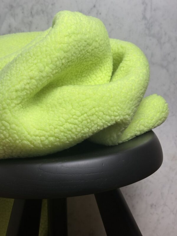 Céline - Tissu sherpa effet mouton POMME FLUO