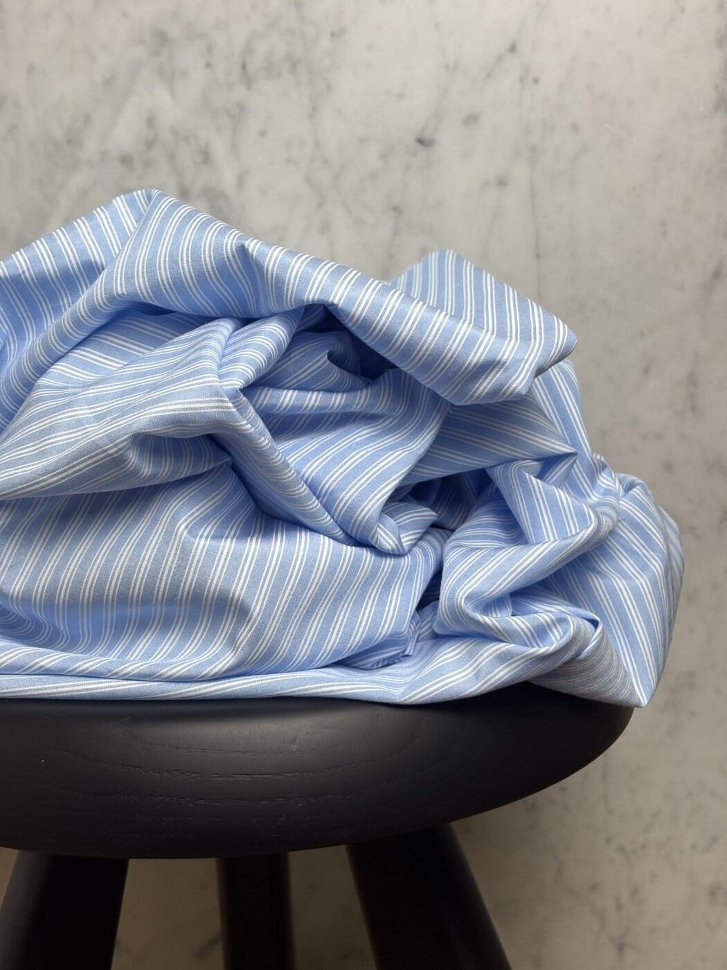 Tissu rayƩ popeline de coton bleu ciel et blanc - Martina