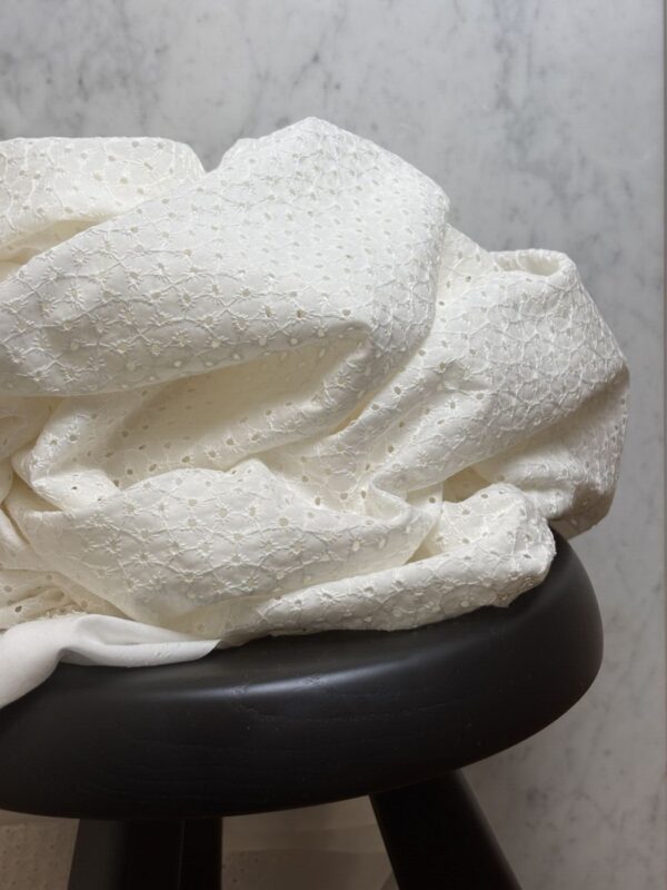 BOX COUPON 3 MÈTRES BRODERIE ANGLAISE WHITE - CHELSEA