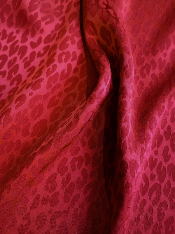 Tissu texturé satiné motif peau de bête - Nour