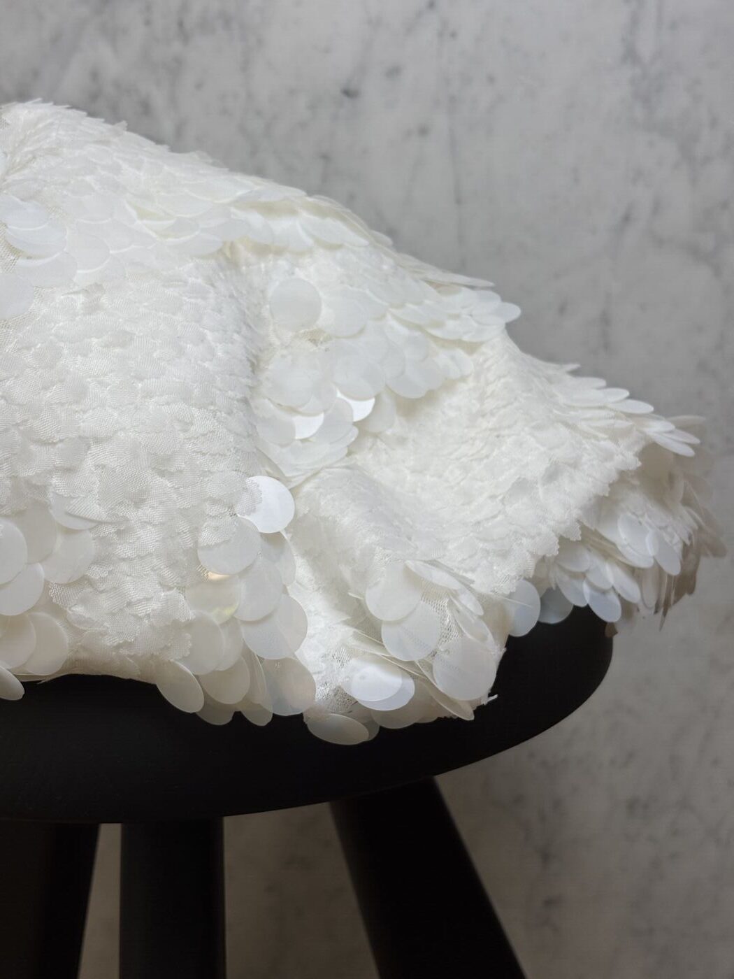 Tissu sequins sur tulle blanc - Celeste